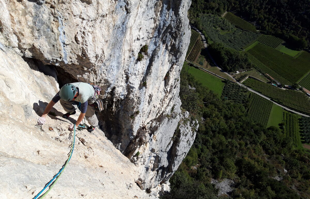 Basic multipitch climbing course 