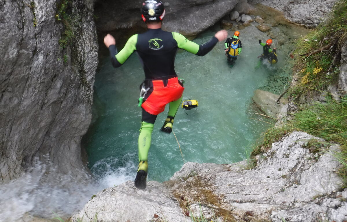 Basic canyoning course 