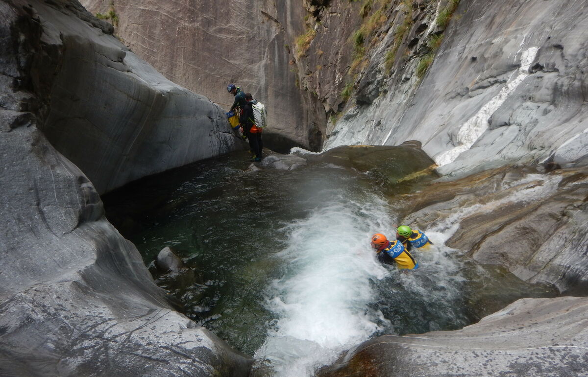 Basic canyoning course 