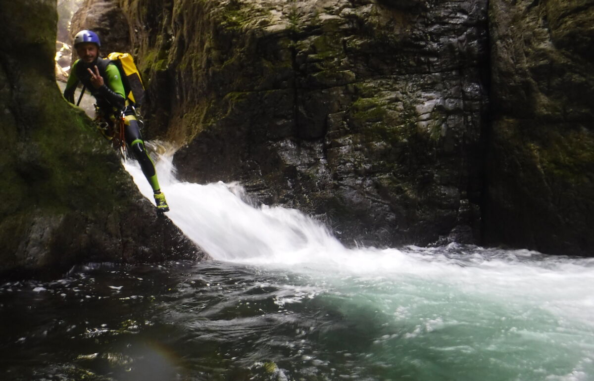 Basic canyoning course 