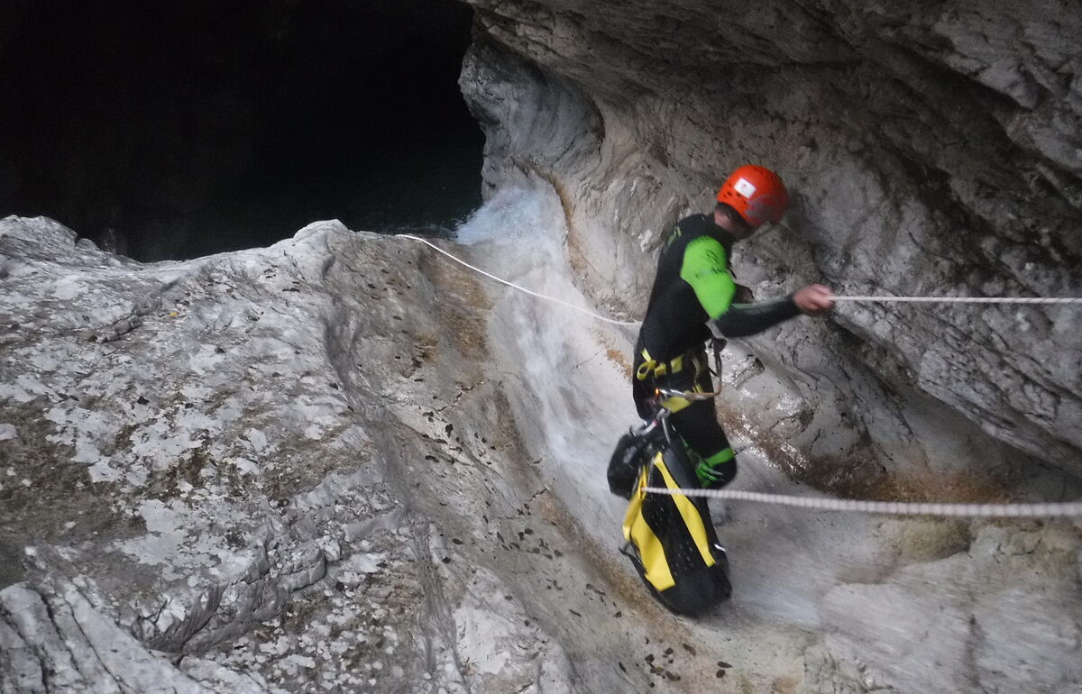 Basic canyoning course 